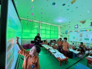 Siswa aktif belajar dengan media wordwall (Dokumentasi Pribadi)