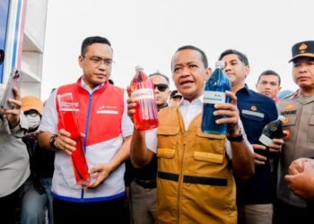 Bahlil Lahadalia uji kualitas BBM (Sumber: Kementerian ESDM)
