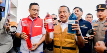 GMNI Semprot Kenaikan harga Pertamax yang Cekik Ojol dan UMKM Demi Pasar Global 56 Bahlil Lahadalia uji kualitas BBM (Sumber: Kementerian ESDM)