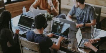 Amanah Digital: Internalisasi Nilai Akidah sebagai Fondasi Etika Profesi Pengelola Data di Era Teknologi Informasi 56 Dokumentasi Unsplash Milik Annie
