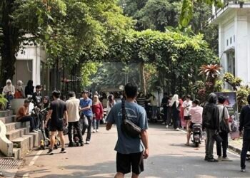 Suasana Kebun Raya Bogor pada Akhir Pekan