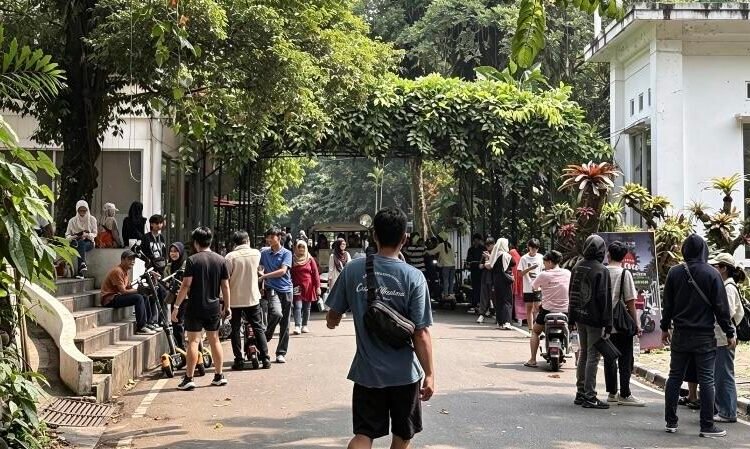 Suasana Kebun Raya Bogor pada Akhir Pekan