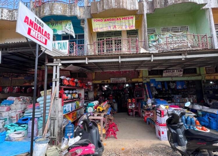 Toko bangunan Andalas selalu menghadirkan pelayanan konsisten dengan kejujuran dan komitmen terus bertumbuh bersama masyarakat (Sumber: Dokumentasi Pribadi)
