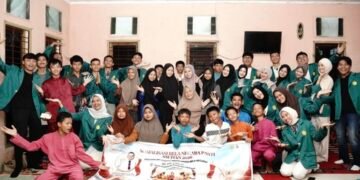 Foto bersama mahasiswa Universitas Muhammadiyah Riau dan penghuni Panti Asuhan As-Salam Nur Hidayah (Sumber: Dokumentasi Pribadi)