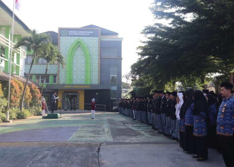 MAN 1 Yogyakarta Gelar Upacara Peringatan Hari Lahir Pancasila 47 IMG 1795