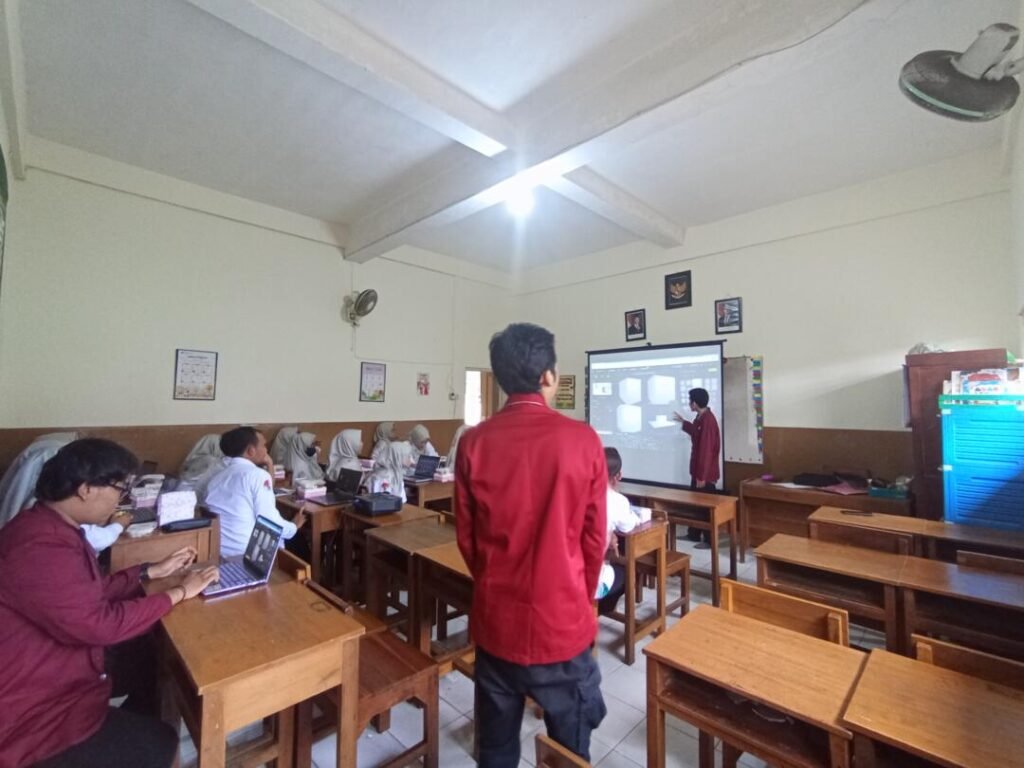 Sesi Pelatihan Praktik Pembuatan Media Pembelajaran Berbasis Augmented Reality