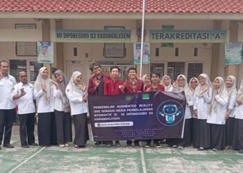 Dorong Inovasi Pembelajaran, Mahasiswa Telkom University Purwokerto Gelar Pengenalan dan Pelatihan Augmented Reality bagi Guru MI Diponegoro 03 Karangklesem 46 Foto Bersama Kegiatan Pengabdian Masyarakat kepada Guru MI Diponegoro 03 Karangklesem