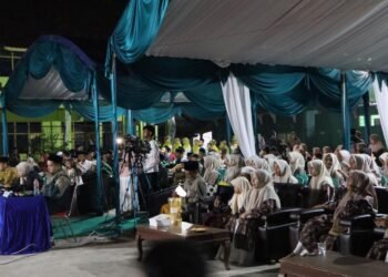 Kemeriahan saat festival shalawat batch IX yang dihadiri oleh para santri, asatidz asatidzah, dan masyarakat umum. Sumber foto: Tim Media Ponpes Nurul Huda.