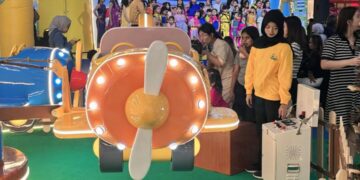 Ramainya pengunjung yang memadati area atrium Mall Kota Kasablanka dalam Event Pororo Carnival