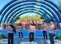 Mahasiswa Pariwisata UNY Gelar Aksi Bersih Pantai di Goa Cemara untuk Dukung SDGs 49 Mahasiswa Program Studi Pariwisata UNY berfoto bersama sebelum pelaksanaan aksi bersih pantai di Pantai Goa Cemara, Bantul (Sumber: Dokumentasi Pribadi)
