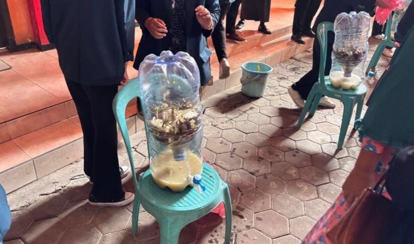 Praktik Pembuatan Pupuk Cair Organik (Sumber: Dokumentasi Pribadi) 
