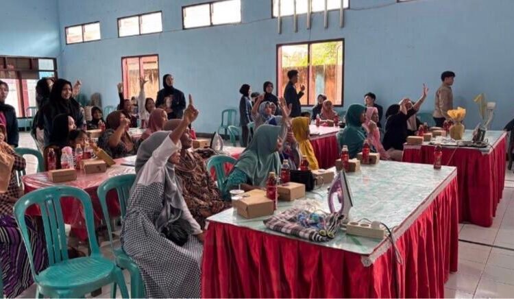 Antusiasme Masyarakat Desa Glanggang (Sumber: Dokumentasi Pribadi)