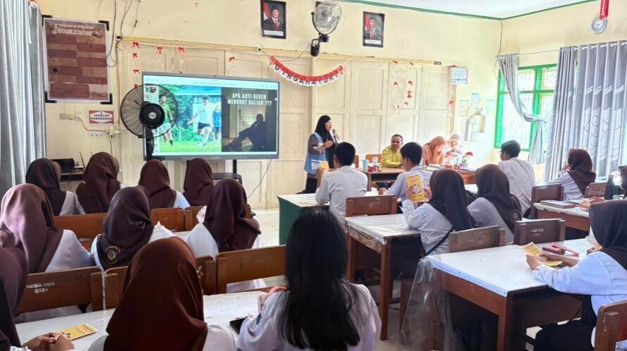 Foto kegiatan bersama Badan Narkotika Nasional (Sumber: Dokumentasi Pribadi) 