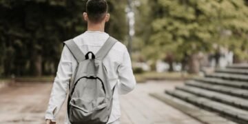 Mahasiswa Bertahan di Perantauan