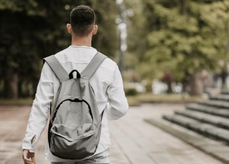 Mahasiswa Bertahan di Perantauan