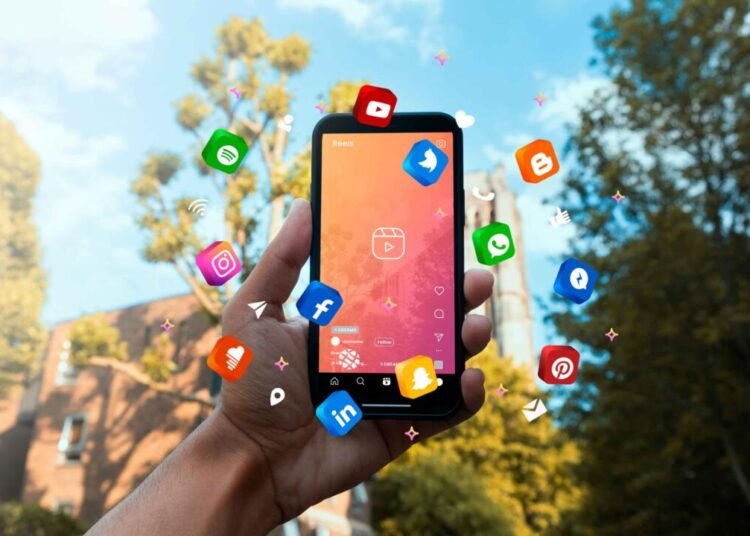 Media Sosial menjadi Platform Komunikasi modern. Sumber Foto :Unsplash
