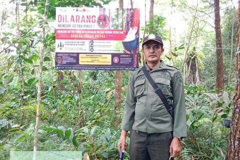Administratur KPH Ciamis Pimpin Kunjungan Kerja dan Patroli Keamanan Hutan di Wilayah BKPH Ciamis 48 Pemasangan plang