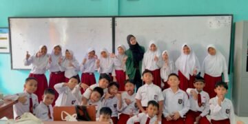 Peningkatan Literasi Digital melalui Program Edukasi “ Saring Sebelum Sharing” pada Siswa Sekolah Dasar 47 Dokumentasi photo bersama siswa kelas 4C SD Swasta IKAL MEDAN Setelah melaksanakan kegiatan edukasi literasi digital tentang hoax.