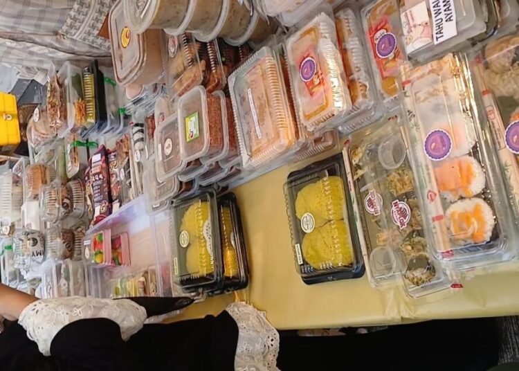 Harga Murah, Pengelolaan Cerdas: Peran Sistem Informasi Manajemen pada UMKM Makanan Serba Rp10.000 46 SERBA 10K DOKUMENTASI