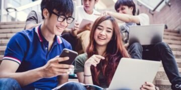 Dampak Media Sosial terhadap Kehidupan Mahasiswa
