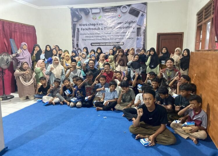 Siap Tembus Pasar Digital: YAKABI dan BPDLH Kemenhut RI Bekali Pemuda Disabilitas Sukoharjo Trik Fotografi Produk Ekologis dan Pemasaran 46 TC 00505
