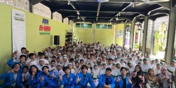 Siswa-siswi SD Islam Teladan Suci mengikuti sesi materi Pengabdian Kepada Masyarakat oleh Mahasiswa Universitas Bina Sarana Informatika