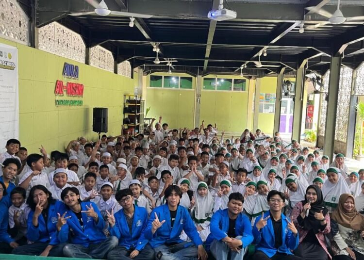 Upaya Mahasiswa UBSI Cegah Cyberbullying dan Perkuat Toleransi Lewat Pengabdian Masyarakat 46 Siswa-siswi SD Islam Teladan Suci mengikuti sesi materi Pengabdian Kepada Masyarakat oleh Mahasiswa Universitas Bina Sarana Informatika