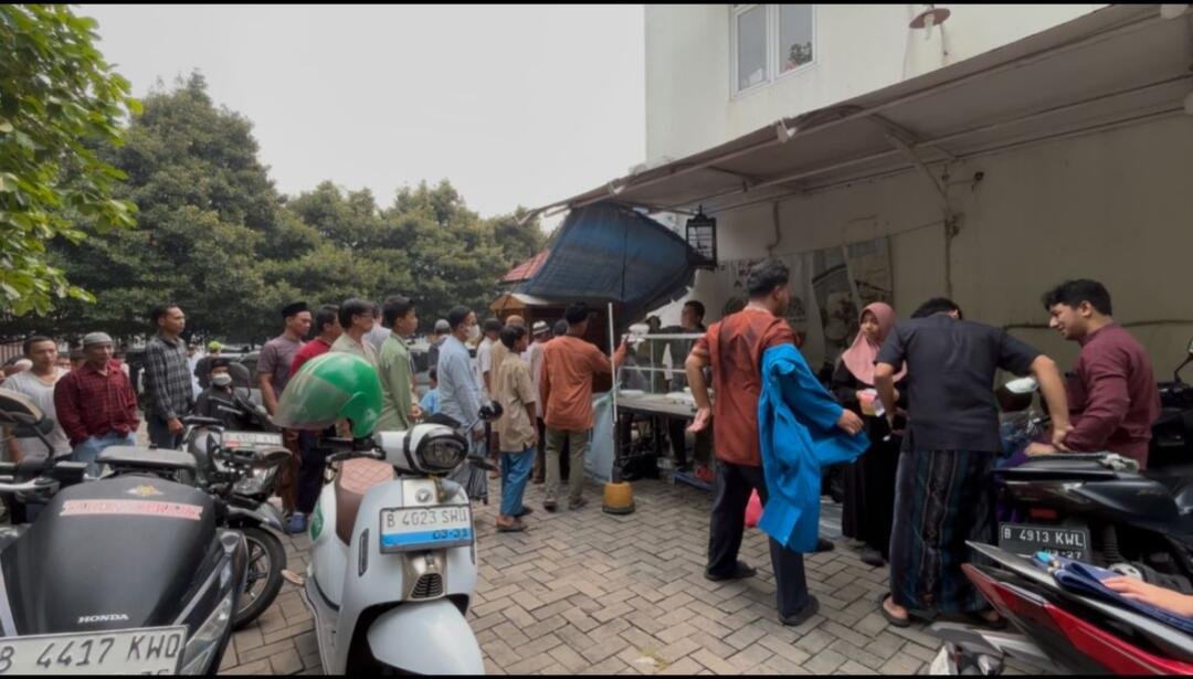 Meningkatkan Kepedulian Sosial melalui Kegiatan Jumat Berkah di Masjid As-Salam Jakasampurna sebagai Implementasi Nilai Islam 50 WhatsApp Image 2026 06 01 at 12.49.25