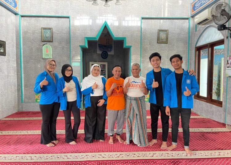 Membangun Solidaritas Sosial Mahasiswa Melalui Kegiatan Gotong Royong Di Musholla fathul Qulub 46 WhatsApp Image 2026 06 02 at 13.58.42