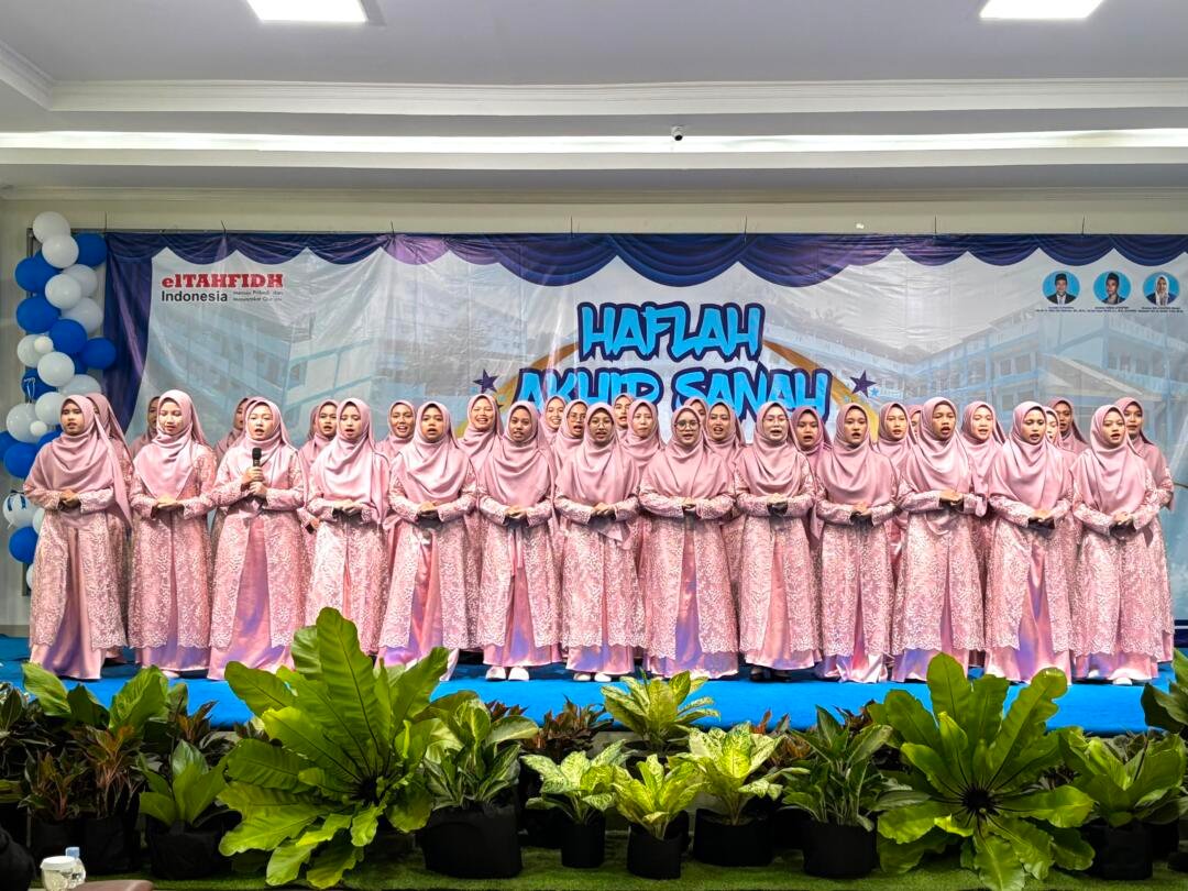 Sabuk Hitam Taekwondo dan Hafizh Al-Qur'an, Marsa Shofwati Afidah Raih Predikat Wisudawati Terbaik Bidang Character Building 51 Marsa Shofwati Afidah