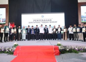Lebih dari 1.000 Sertipikat Tanah Wakaf diserahkan dalam ICOP 2026, Menteri Nusron Minta Penerima Jadi Pionir Percepatan 46 WhatsApp Image 2026 06 06 at 20.14.17