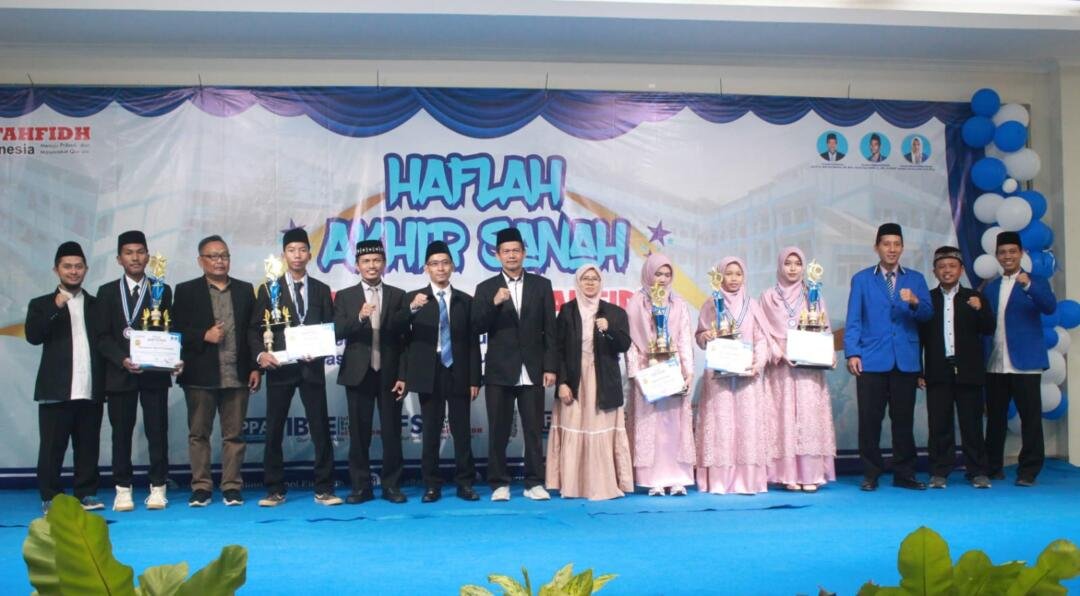 Sabuk Hitam Taekwondo dan Hafizh Al-Qur'an, Marsa Shofwati Afidah Raih Predikat Wisudawati Terbaik Bidang Character Building 50 WhatsApp Image 2026 06 06 at 22.20.03