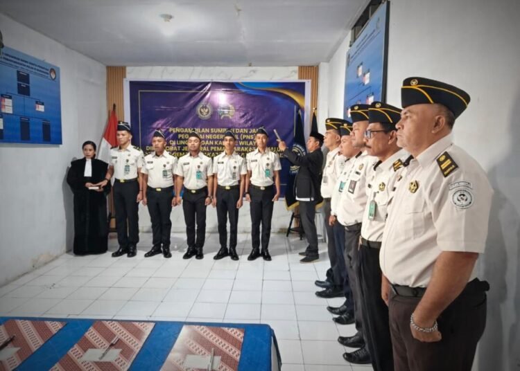 Ambil Sumpah dan Janji Lima PNS Baru, Kalapas Bandanaira Tekankan Integritas dan Semangat Melayani 46 WhatsApp Image 2026 06 11 at 09.20.31