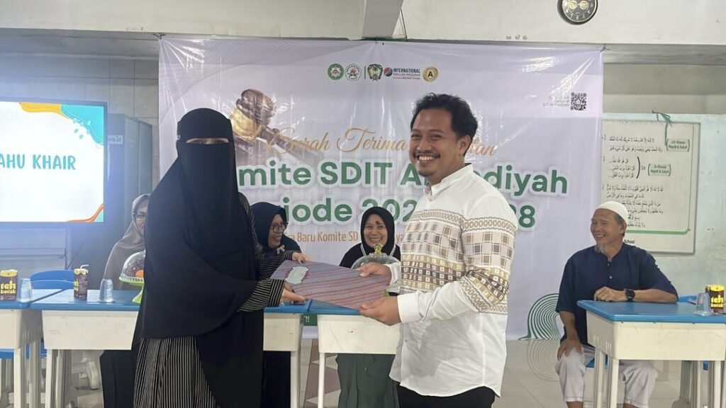 Serah Terima Jabatan Komite SDIT Al-Fadiyah: Menuju Era Baru yang Adaptif dan Solutif 48 WhatsApp Image 2026 06 13 at 04.52.57 2