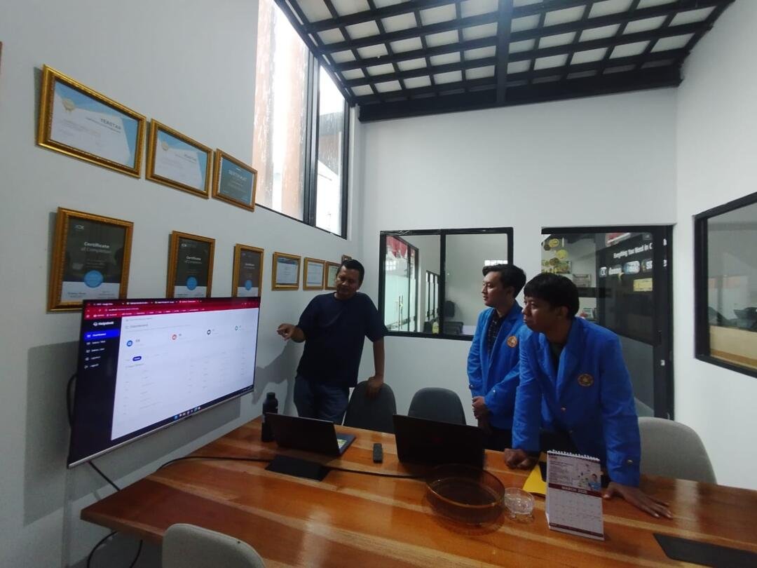 Transformasi Layanan IT Internal: Mahasiswa Universitas Pamulang Berhasil Mengembangkan Sistem Informasi Helpdesk dan Ticketing Berbasis Web di PT Solusi Teknologi Unggul 56 WhatsApp Image 2026 06 13 at 2.08.40 AM 1