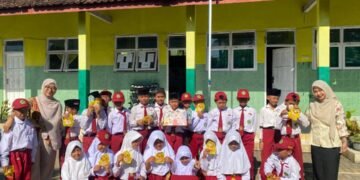 Mahasiswa UNNES Kenalkan FUNLEARN KIT di MI Kalisidi 01 56 WhatsApp Image 2026 06 15 at 09.50.59 1