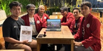 Momen penyerahan website UMKM Warung Bleketepe Banyumas oleh tim mahasiswa program Informatika untuk Masyarakat Universitas Telkom Purwokerto.