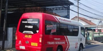BRT Trans Semarang di kawasan UNNES, Semarang. Foto: Dokumentasi Penulis.