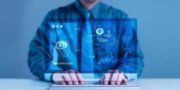 "Perubahan dan perkembangan organisasi di era transformasi digital ditandai oleh pemanfaatan teknologi dan kecerdasan buatan, adaptasi sumber daya manusia, pengelolaan resistensi terhadap perubahan, serta pengembangan kompetensi untuk meningkatkan daya saing organisasi di masa depan."