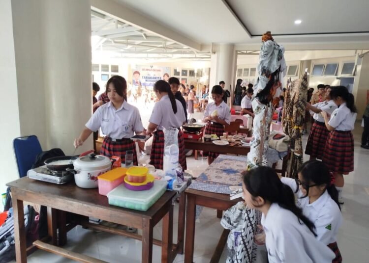 Penerimaan Rapor dan Pameran Karya Siswa Jadi Momentum Apresiasi Pembelajaran 50 WhatsApp Image 2026 06 19 at 13.05.16 1