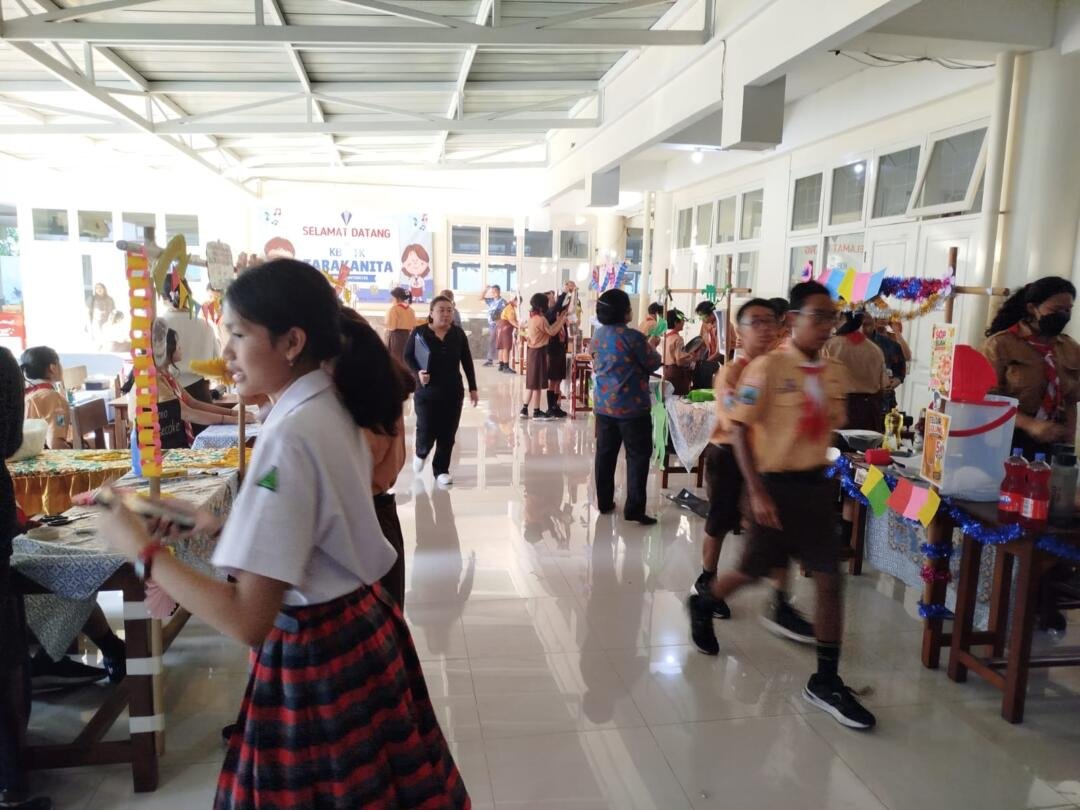 Penerimaan Rapor dan Pameran Karya Siswa Jadi Momentum Apresiasi Pembelajaran 53 WhatsApp Image 2026 06 19 at 13.05.17