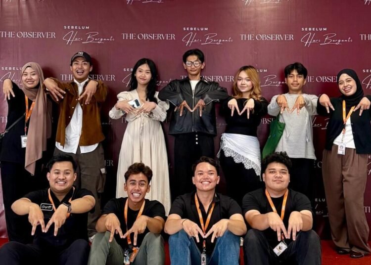 SINEMASTORIA: Mahasiswa UMM Hadirkan Screening Film Pendek “The Observer” sebagai Ruang Refleksi atas Hal-Hal yang Tak Terucapkan 46 Tim Maxstep bersama Sutradara dan Talent Film “The Observer”
