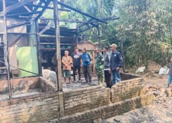 Pelda Agus Rizal Dampingi Penyaluran Bantuan Bupati Pandeglang dan Dinsos untuk Korban Kebakaran di Desa Surianeun 47 WhatsApp Image 2026 06 20 at 14.51.44