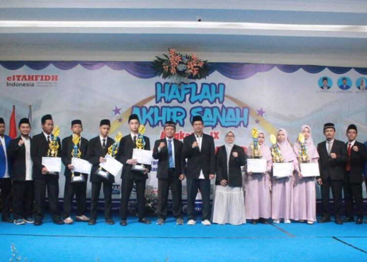 Gemilang! Tiga Santriwati Terbaik Borong Prestasi Akademik, Tahfidh, hingga Kancah Internasional di Haflah Akhir Sanah SMP Qur'an elTAHFIDH 51 WhatsApp Image 2026 06 21 at 13.12.40
