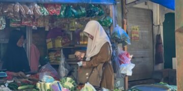 Suasana Transaksi Jual Beli yang Ada di Pasar Pangandaran