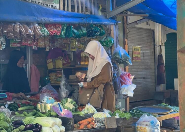 Suasana Transaksi Jual Beli yang Ada di Pasar Pangandaran