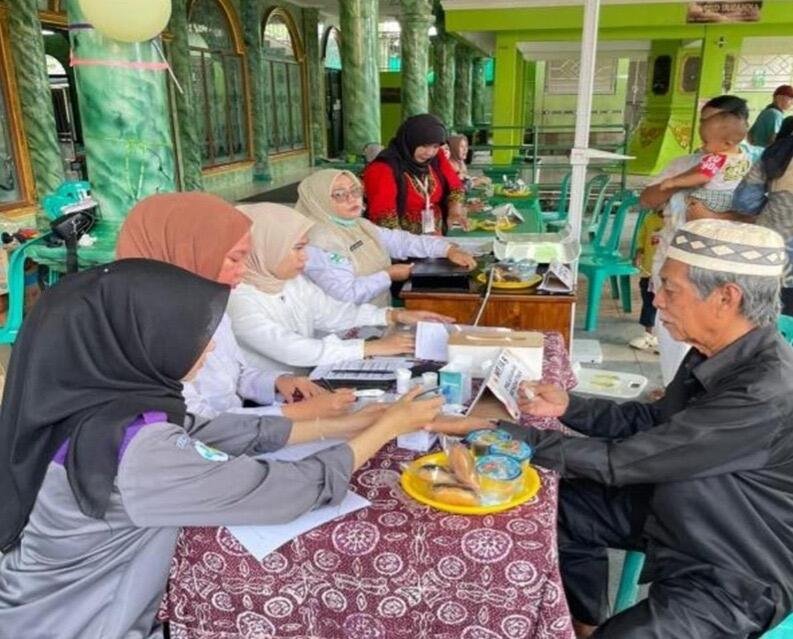 Skrining Penyakit Tidak Menular (PTM) Jadi Fokus Kegiatan Praktik Belajar Lapangan (PBL) Mahasiswa Poltekkes Kemenkes Palembang di Puskesmas Multiwahana 47 Kegiatan Skrining PTM di Posyandu (Sumber: Dokumentasi Pribadi)