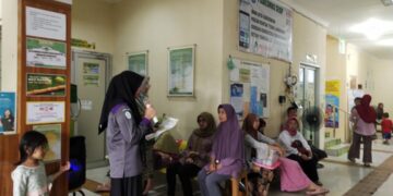 Mahasiswa Poltekkes Kemenkes Palembang yang sedang melaksanakan Praktik Belajar Lapangan (PBL) (Sumber: Dokumentasi Pribadi)