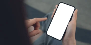 close up smartphone blank screen 600nw 2757567091.jpg