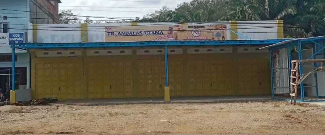 Toko bangunan Andalas selalu jadi kepercayaan masyarakat Rimbo Bujang, Jambi (Sumber: Dokumentasi Pribadi)